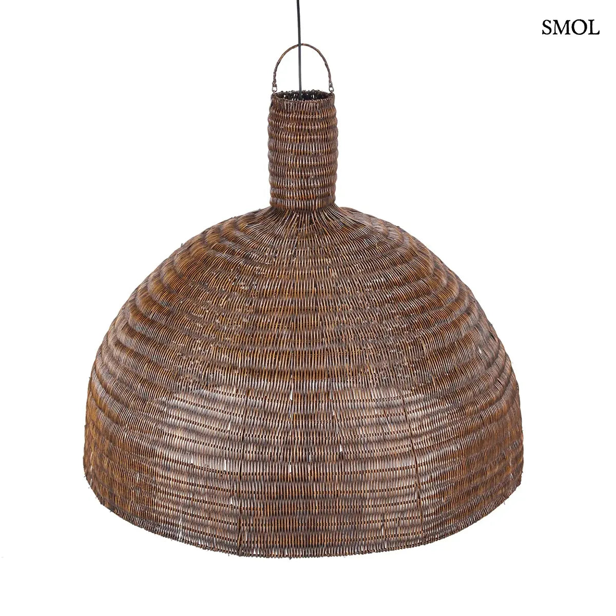 Sötét dió rattan függőlámpabúra kupolás formával, 100×84 cm, felülről, ferdén, fehér háttérrel