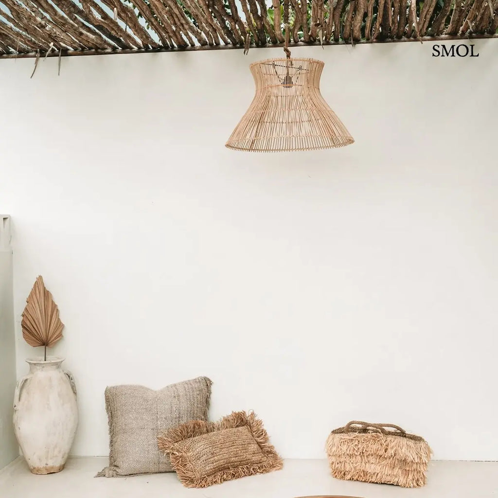 Kúpos natúr rattan függőlámpabúra, kézzel fonva, teraszon, vázával