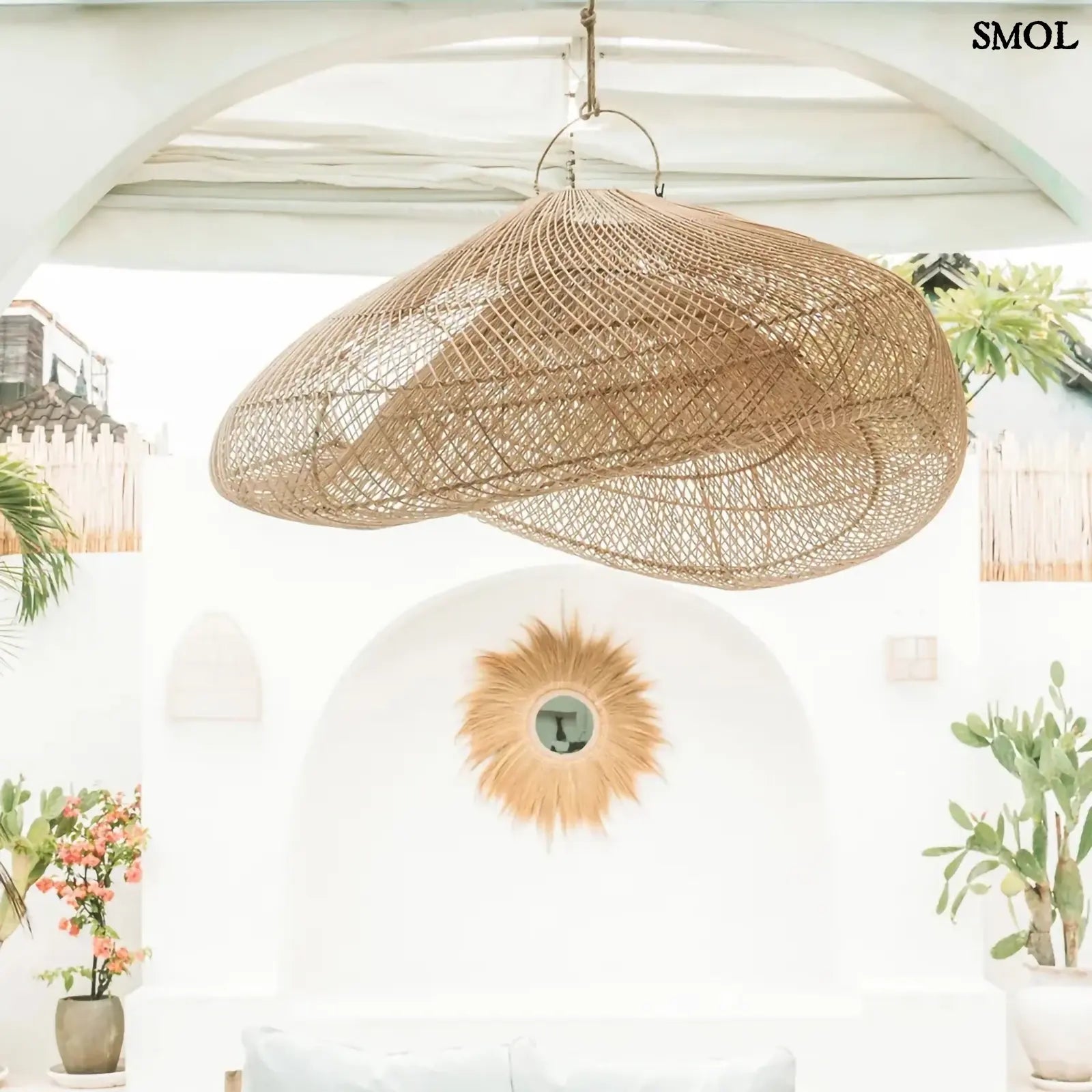 Natúr színű, XXL méretű rattan függőlámpaernyő, teraszon