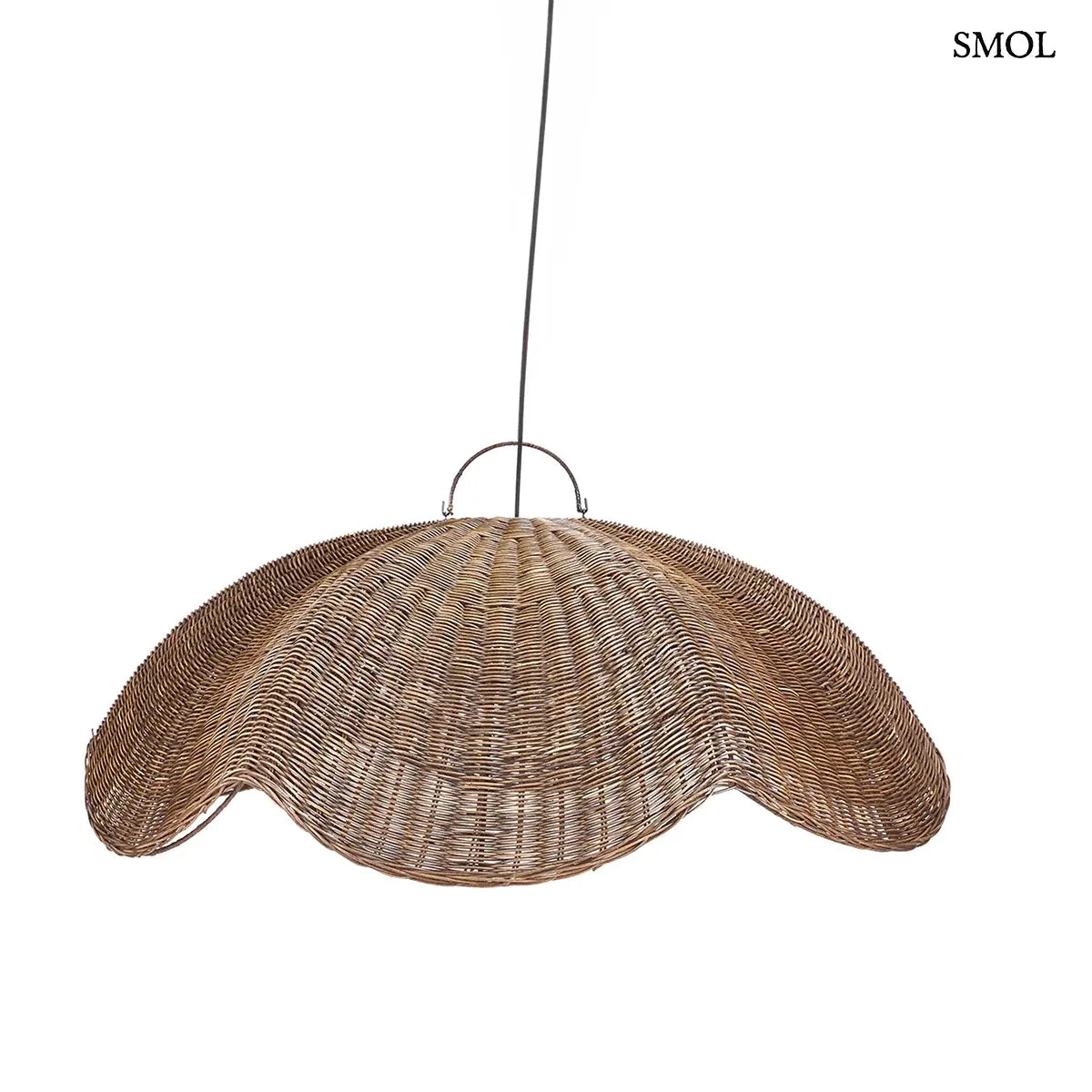 Sötét dió rattan függőlámpabúra hullám formában, 103×40 cm, fehér háttérrel