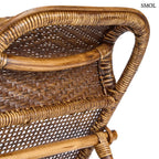 Ergonomikus kialakítású sötét dió rattan pihenőfotel, fejtámla hátulról nagyítva