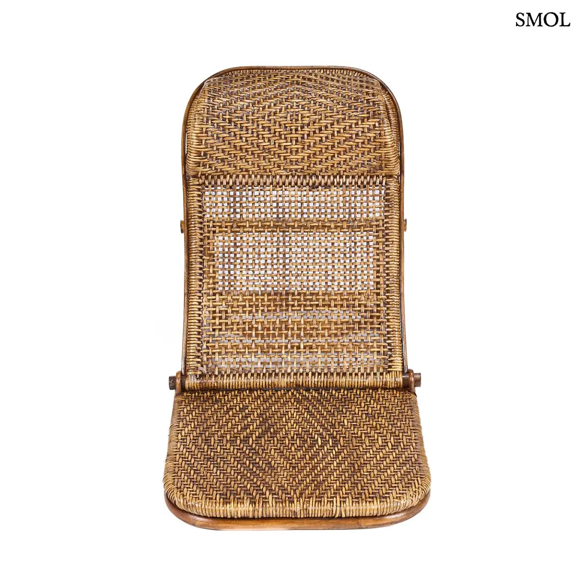 Ergonomikus kialakítású sötét dió rattan pihenőfotel, szemből