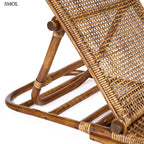 Ergonomikus kialakítású sötét dió rattan pihenőfotel, oldalról nagyítva