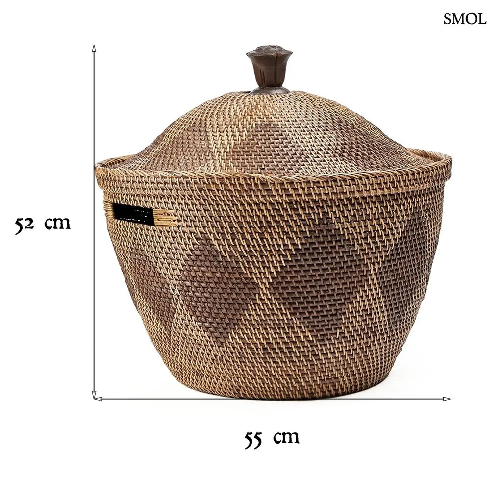 Natúr barna rattan tárolókosár fedővel és faragott fa fogantyúval, 55×52 cm, méretekkel
