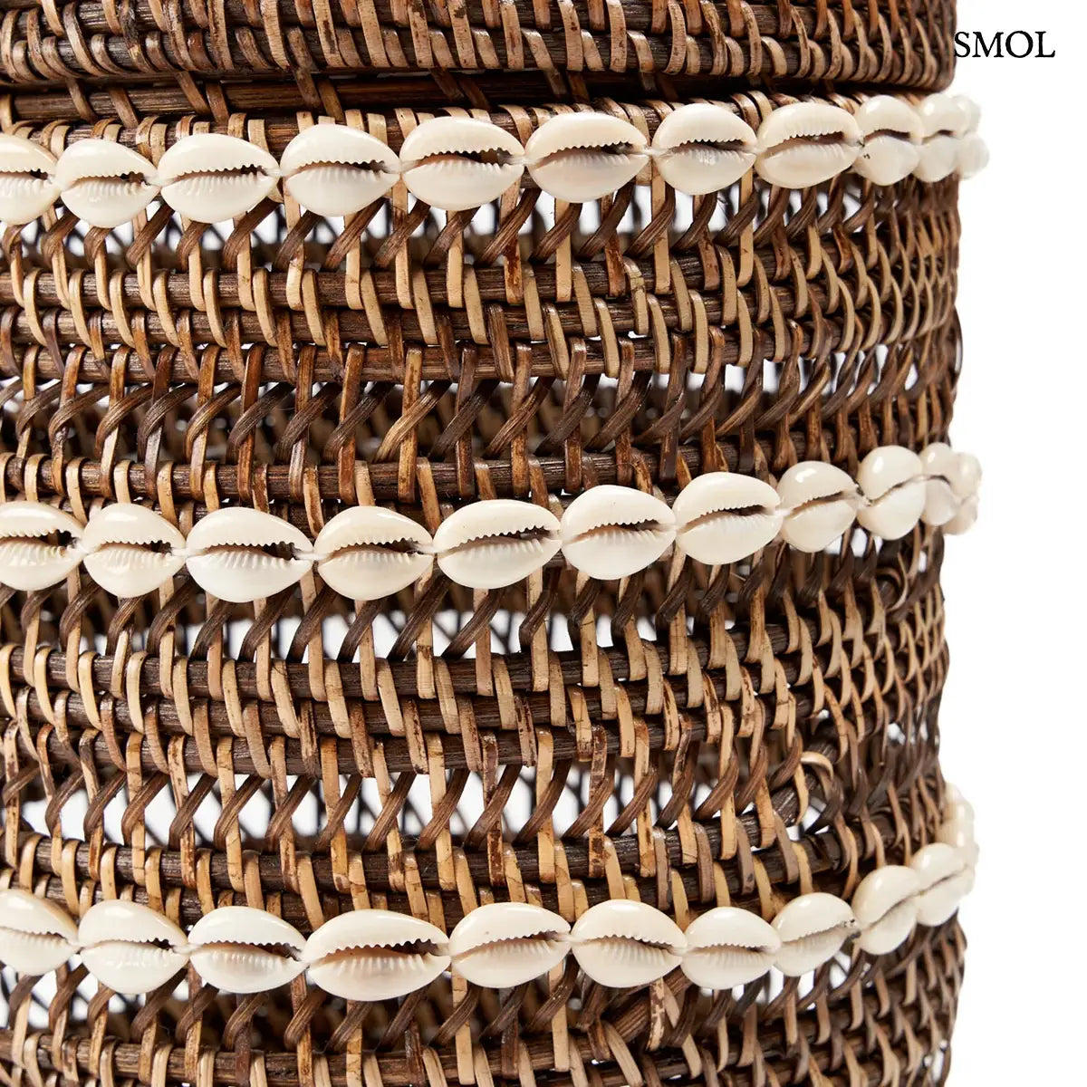 Natúr barna rattan tárolókosár kagylós mintával, hengeres forma, 21×30 cm, oldalról, kagylók nagyítva