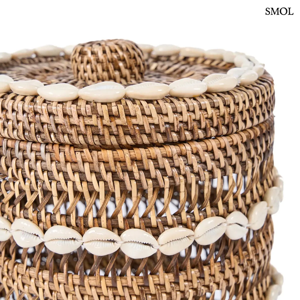 Natúr barna rattan tárolókosár kagylós mintával, hengeres forma, 21×30 cm, fedő nagyítva