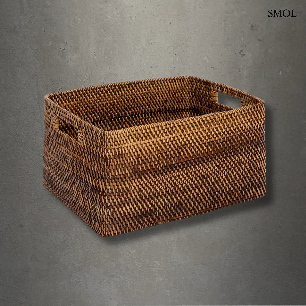 Natúr barna szögletes rattan tárolókosár, M méret, 36×18 cm, szürke háttérrel