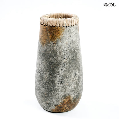 SAGE, terrakotta váza raffiával, 31 cm - smol.hu