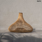 SHALA, nagyméretű rattan függőlámpaernyő, ⌀77 cm - smol.hu - szürke fal előtt