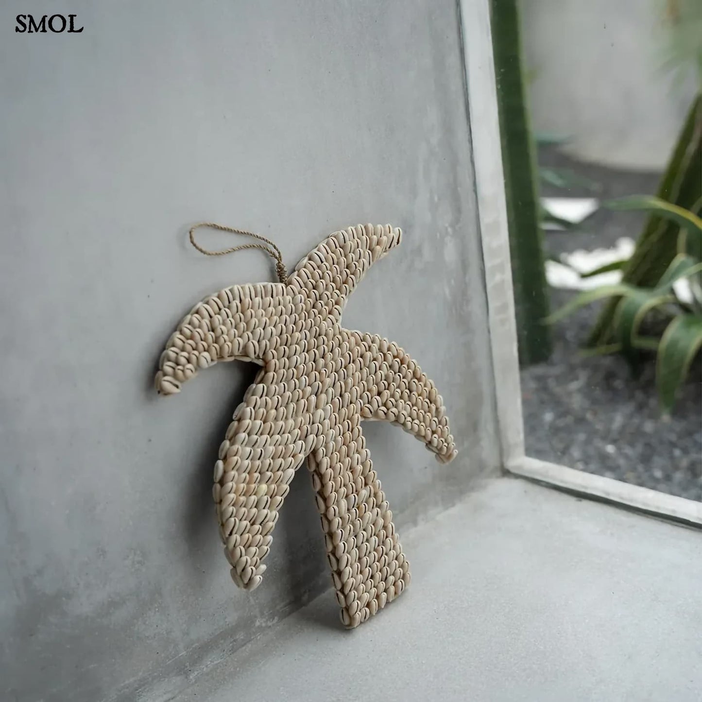 SHELL PALM, pálmafa formájú, kagylós függődísz, 20 cm - smol.hu - falnak támasztva, földön