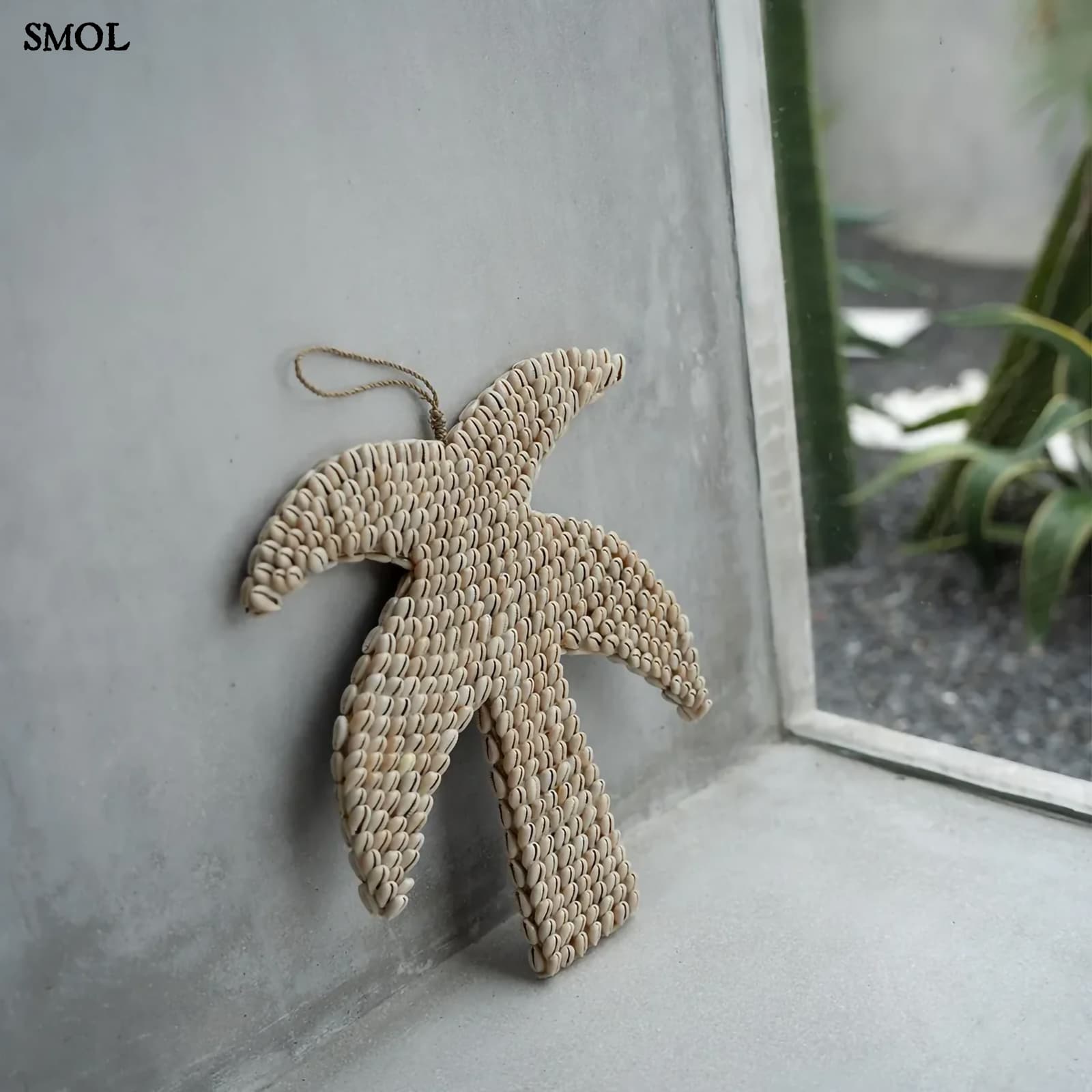 SHELL PALM, pálmafa formájú, kagylós függődísz, 20 cm - smol.hu - falnak támasztva, földön