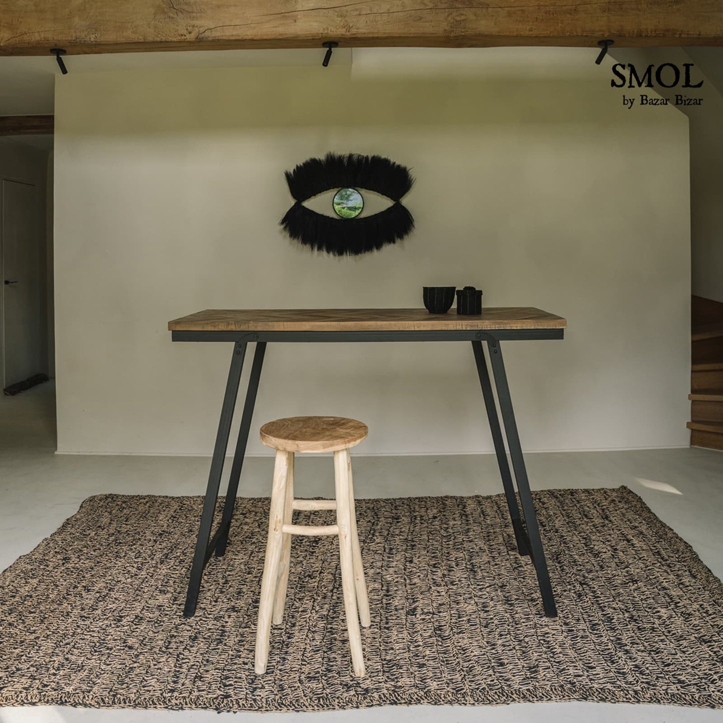 smol.hu-SINTA, fekete szőnyeg, 240x180 cm asztallal és székkel