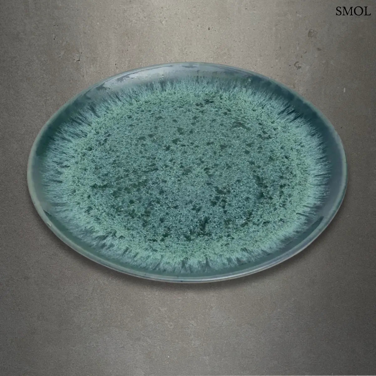 Salátástányér szett kék kerámiából - szürke háttérrel