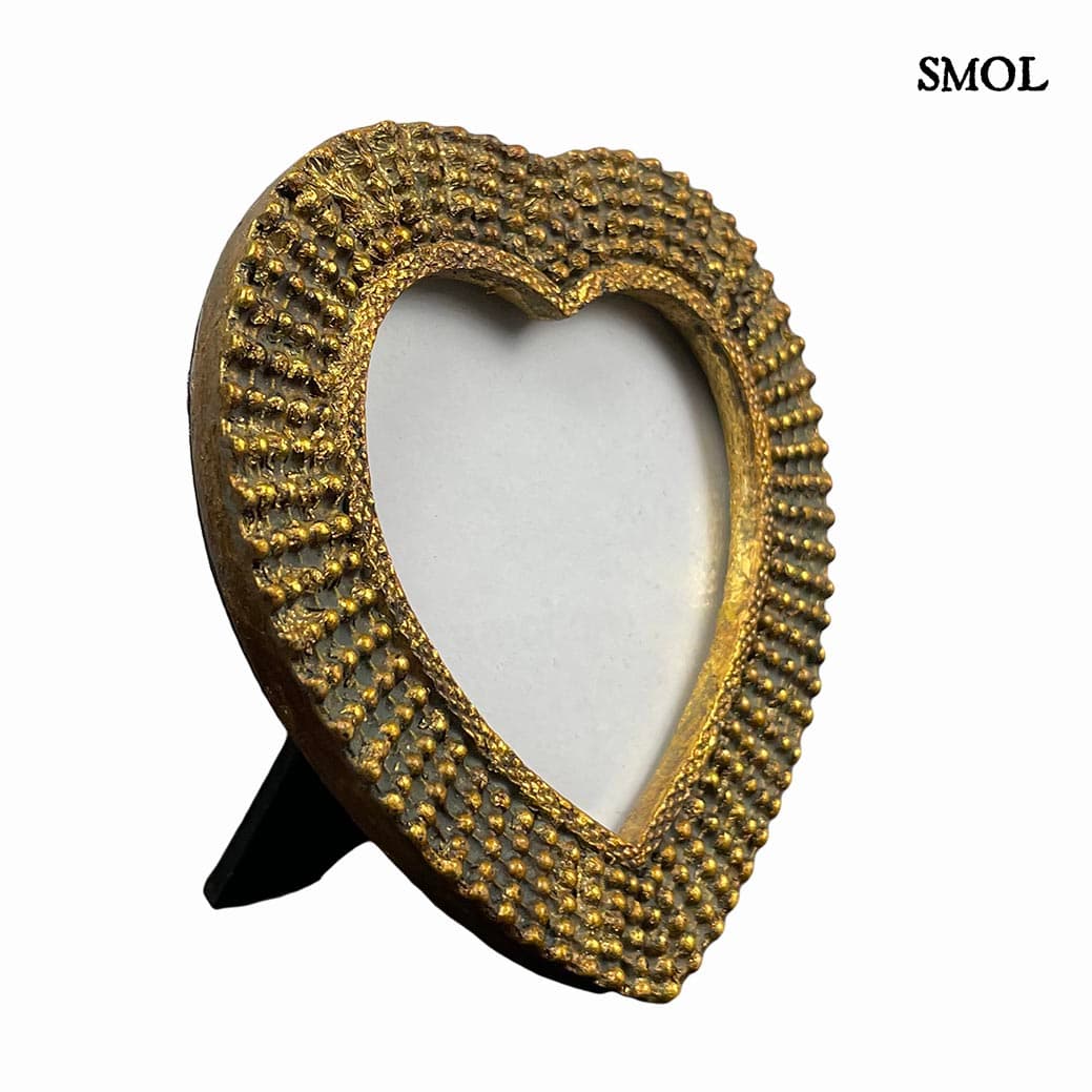 Antik arany szív képkeret gyöngyös díszítéssel és vintage textúrával, elfordítva