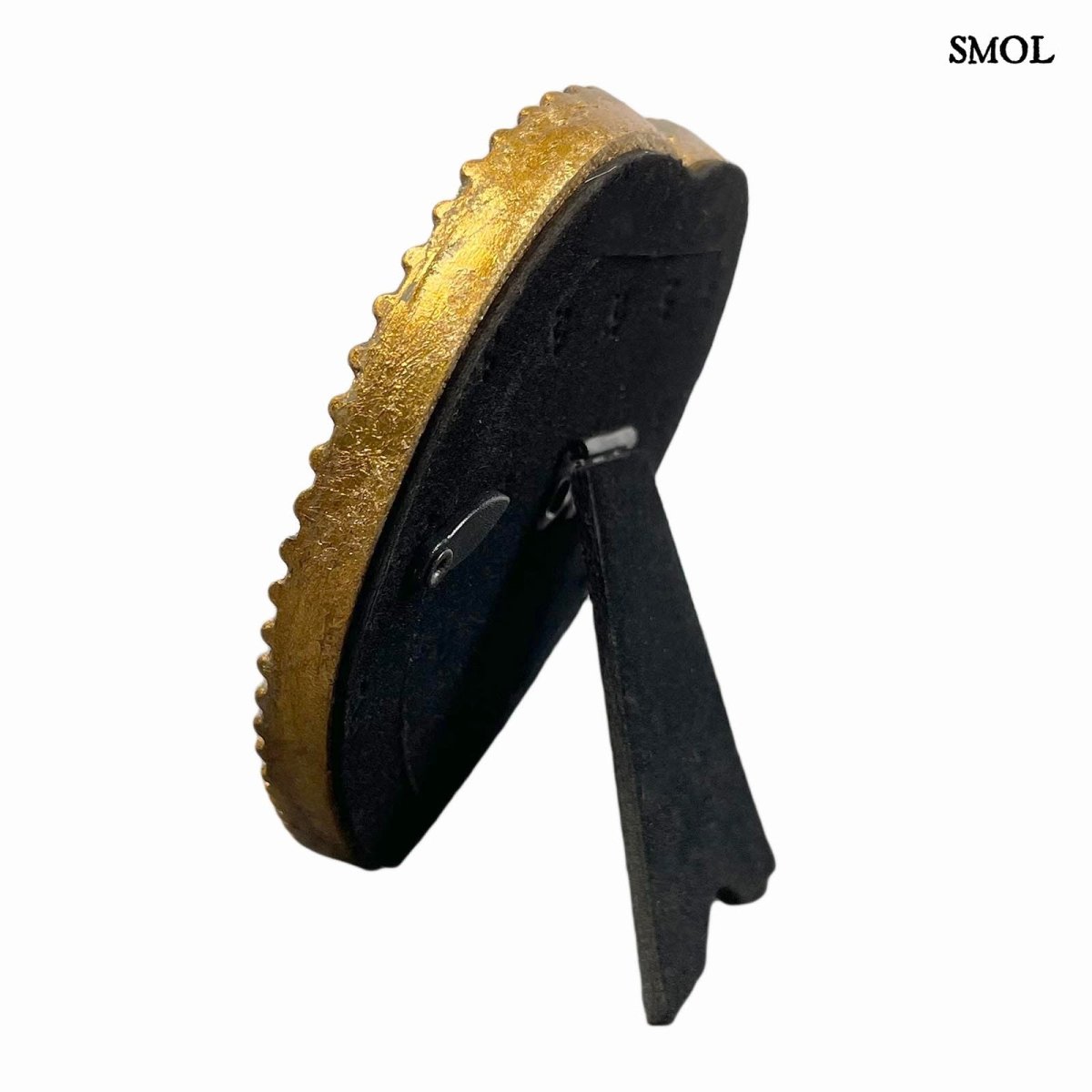 Antik arany szív képkeret gyöngyös díszítéssel és vintage textúrával, oldalról