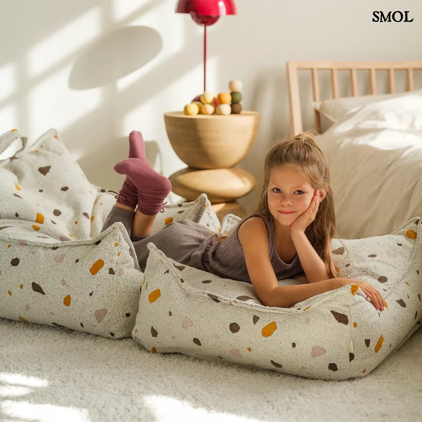 Szögletes Gyerek Babzsákfotel és Puff Szett | TERRAZZO MARBLE | SMOL - hasaló gyerekkel