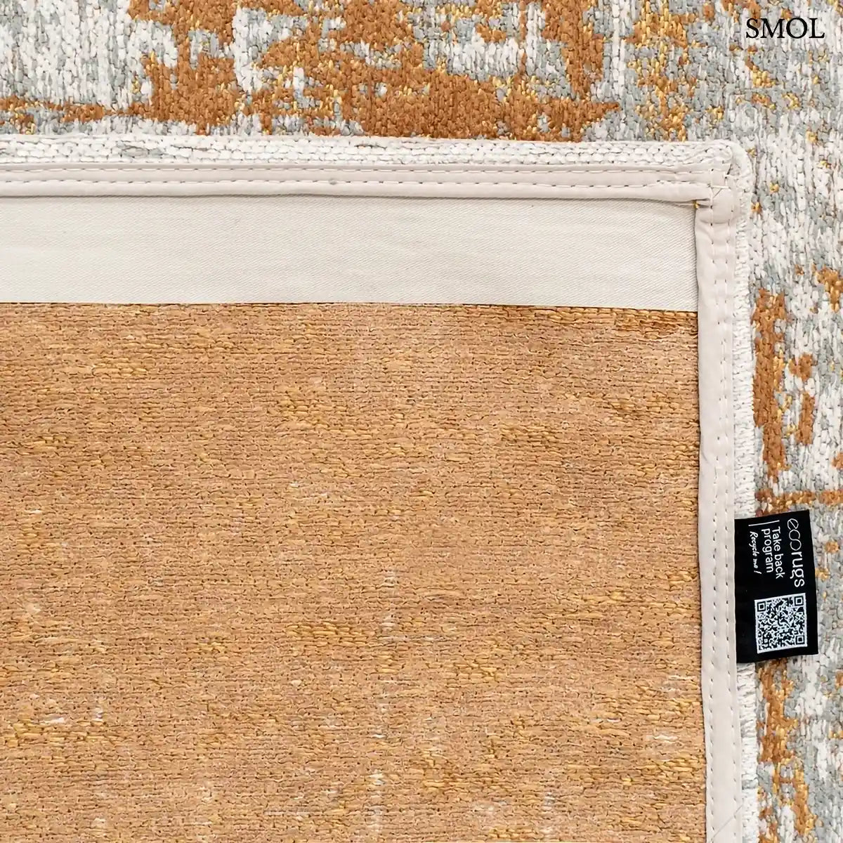 ECO RUG COLUMBUS GOLD arany-okker absztrakt mintás szőnyeg, 60-as évek grafikus minta, lapos szövés, 3 mm – kül- és beltéri, felhajtott sarokkal, alulról