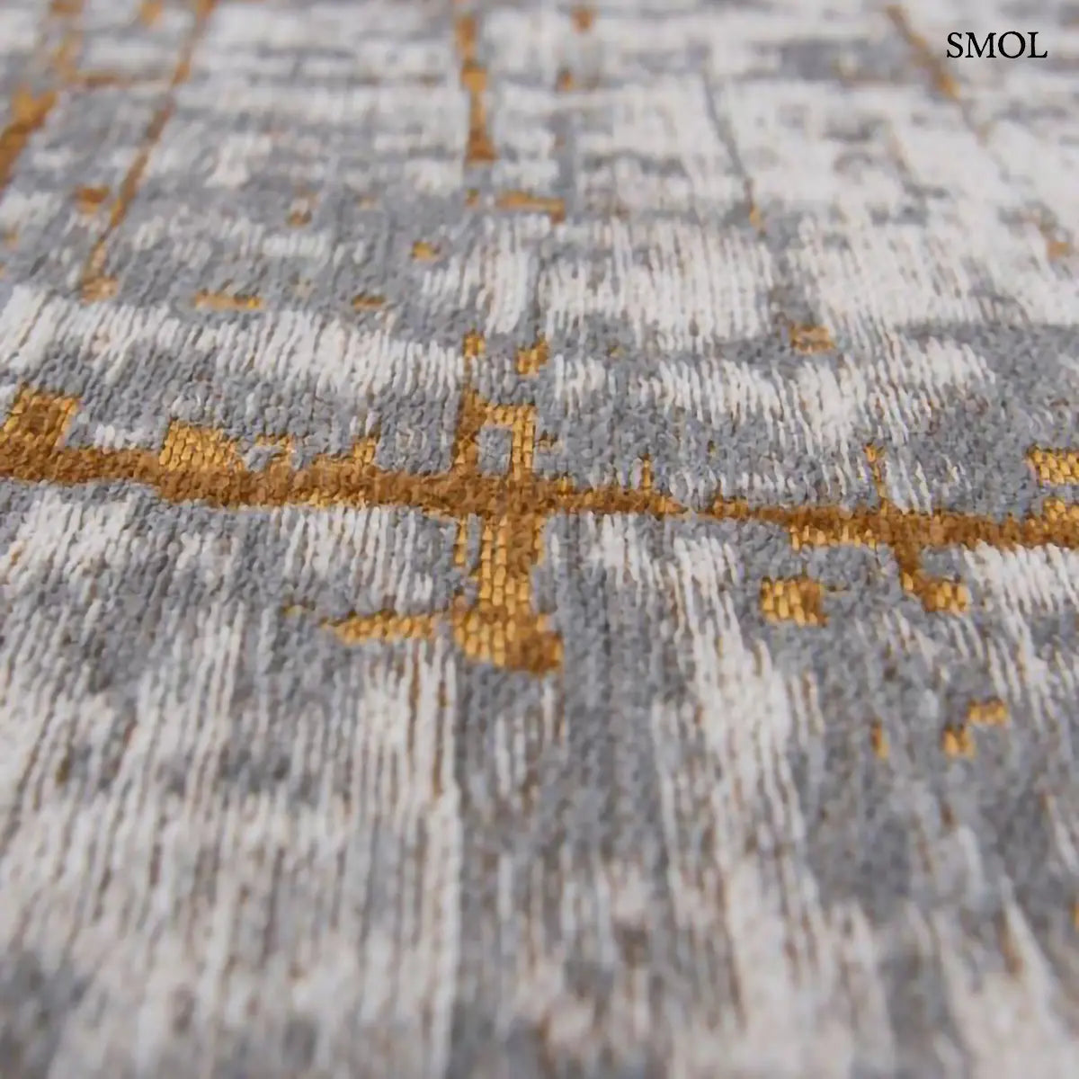 ECO RUG COLUMBUS GOLD absztrakt mintás szőnyeg arany alapon fekete-barna akcentusokkal, minta nagyítva