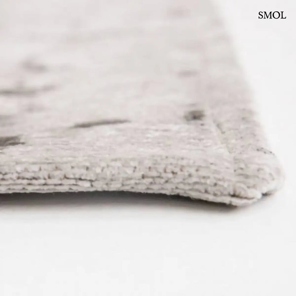 ECO RUG CONCRETE JUNGLE szürke absztrakt mintás szőnyeg, szegély nagyítva