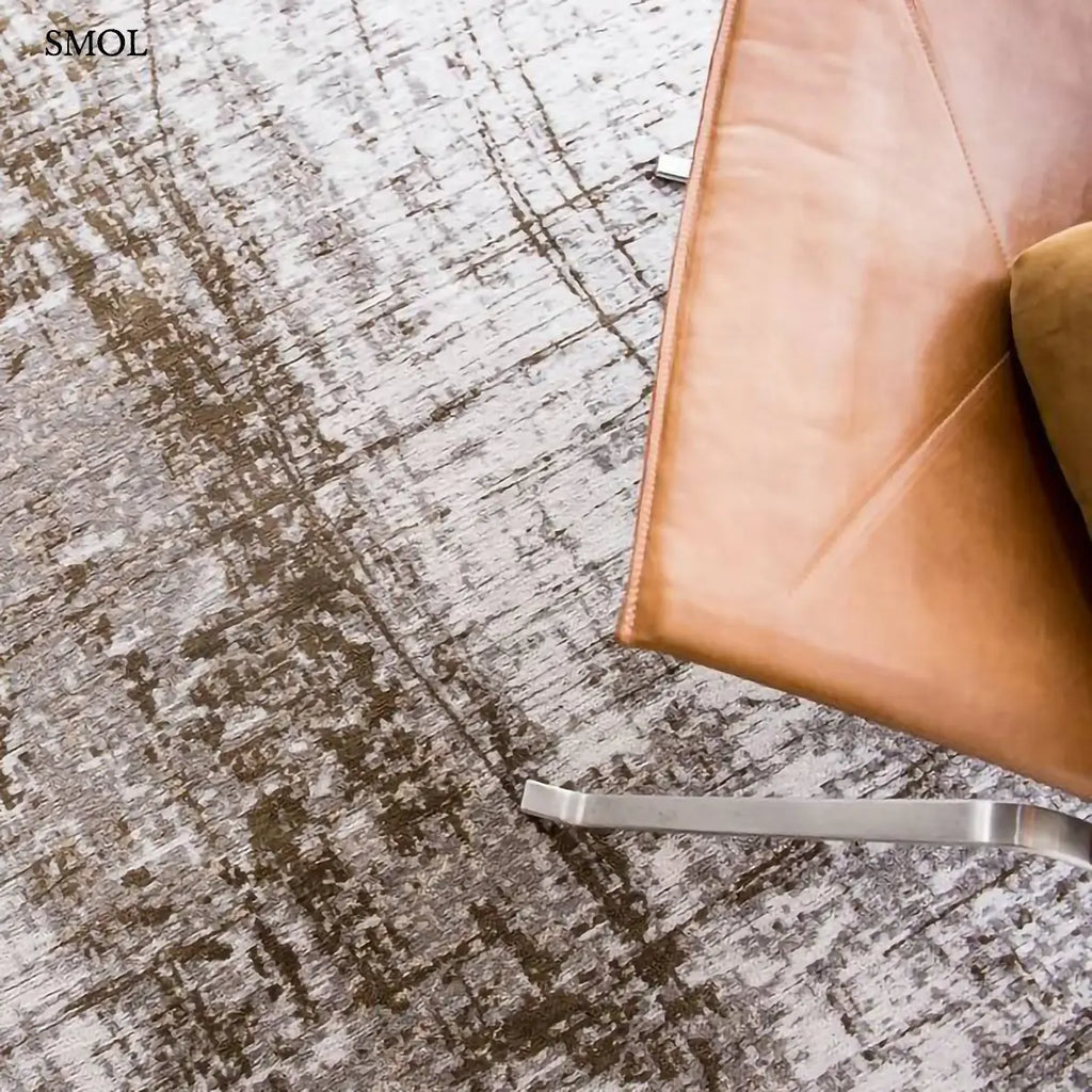 ECO RUG CONCRETE JUNGLE szürke absztrakt mintás szőnyeg, fotel alatt nagyítva