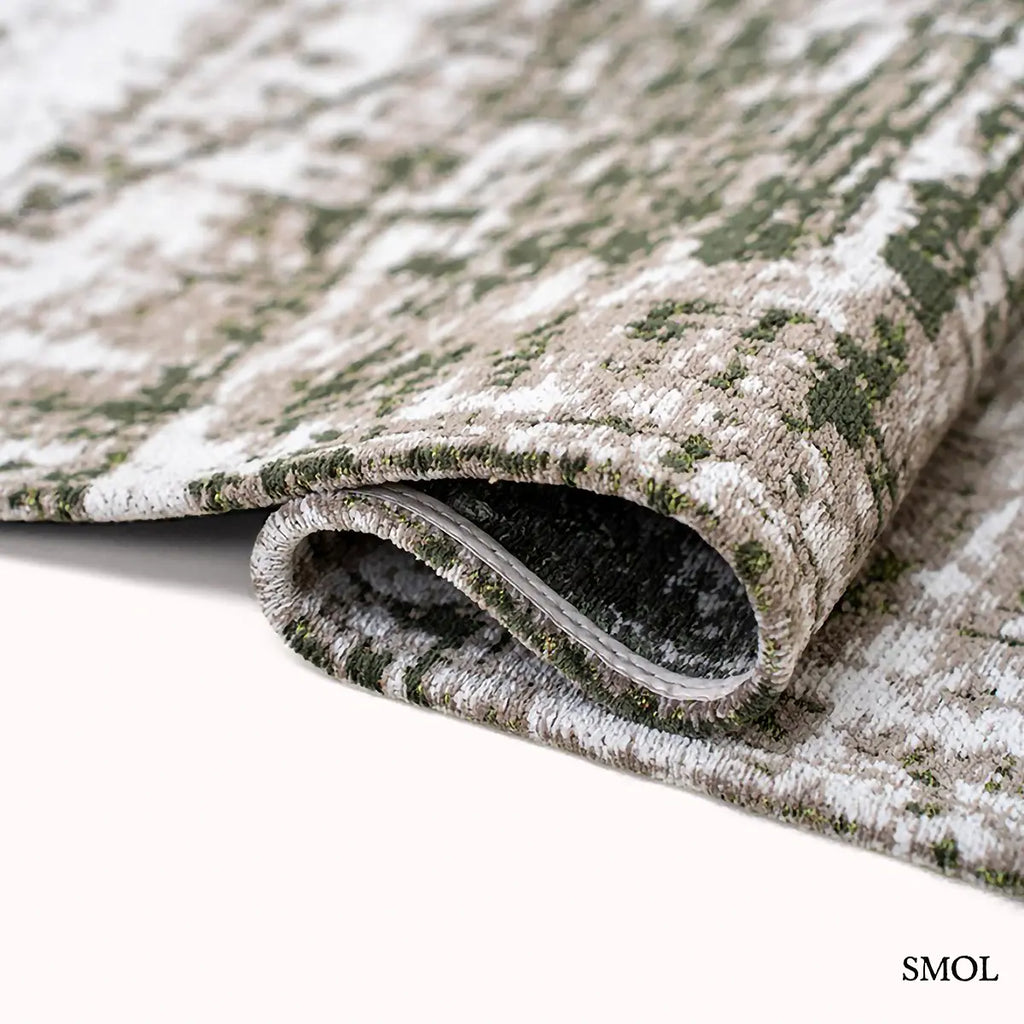ECO RUG CENTRAL GREEN sötétzöld absztrakt mintás szőnyeg, hullámosra hajtogatva