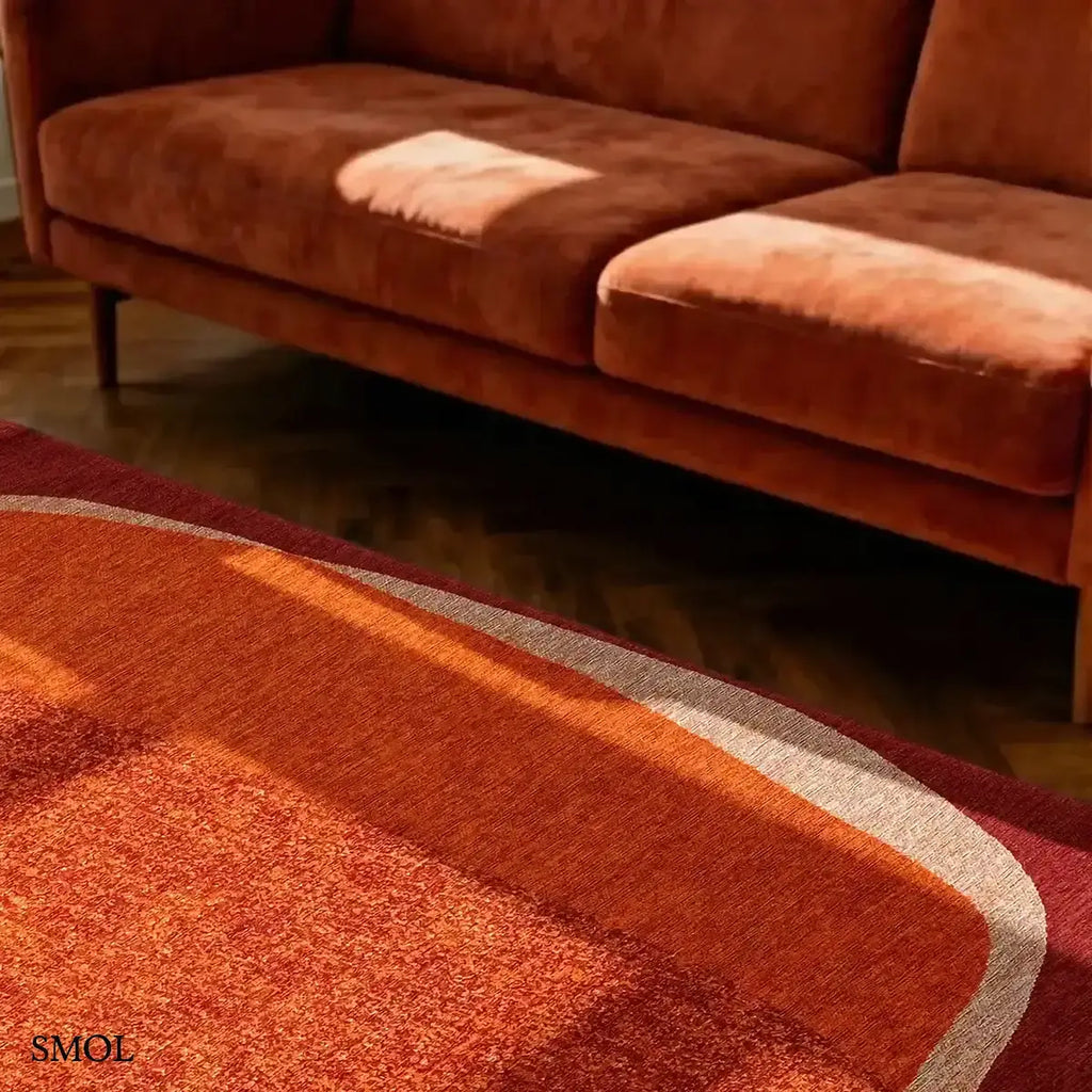 ECO RUG KANELL piros absztrakt mintás szőnyeg, kanapé előtt