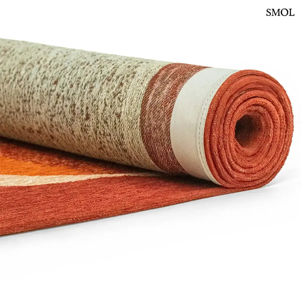 ECO RUG KANELL piros absztrakt mintás szőnyeg, feltekerve