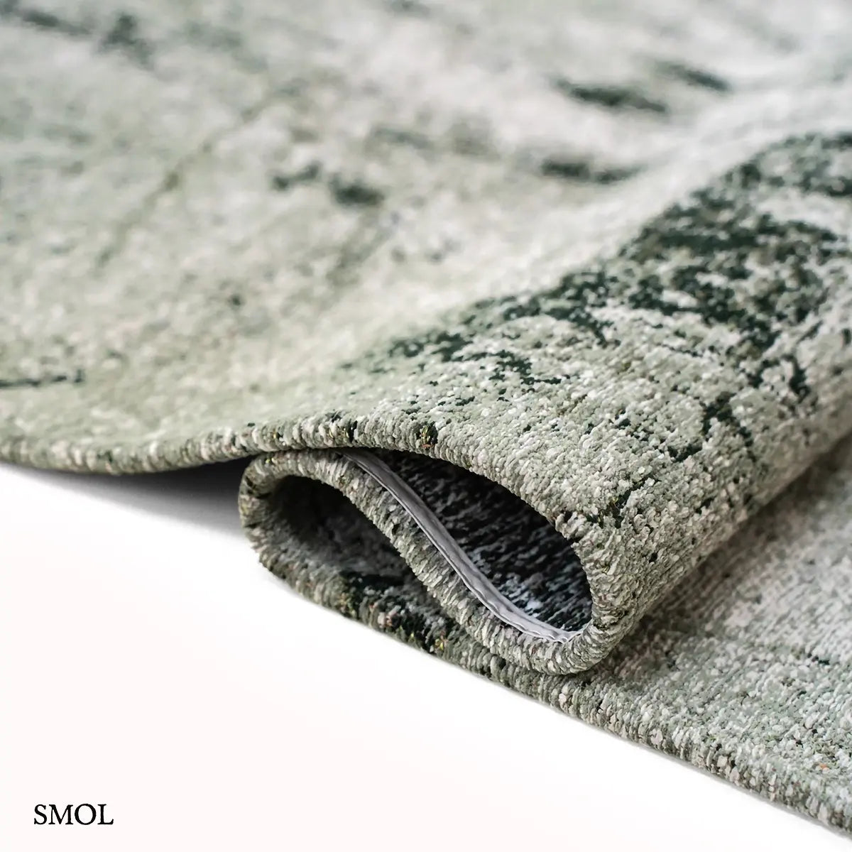 ECO RUG SOL ALPINE zöld-szürke absztrakt szőnyeg koptatott gyárpadló mintával, lapos szövés, 3 mm – kül- és beltéri, hullámosra hajtogatva