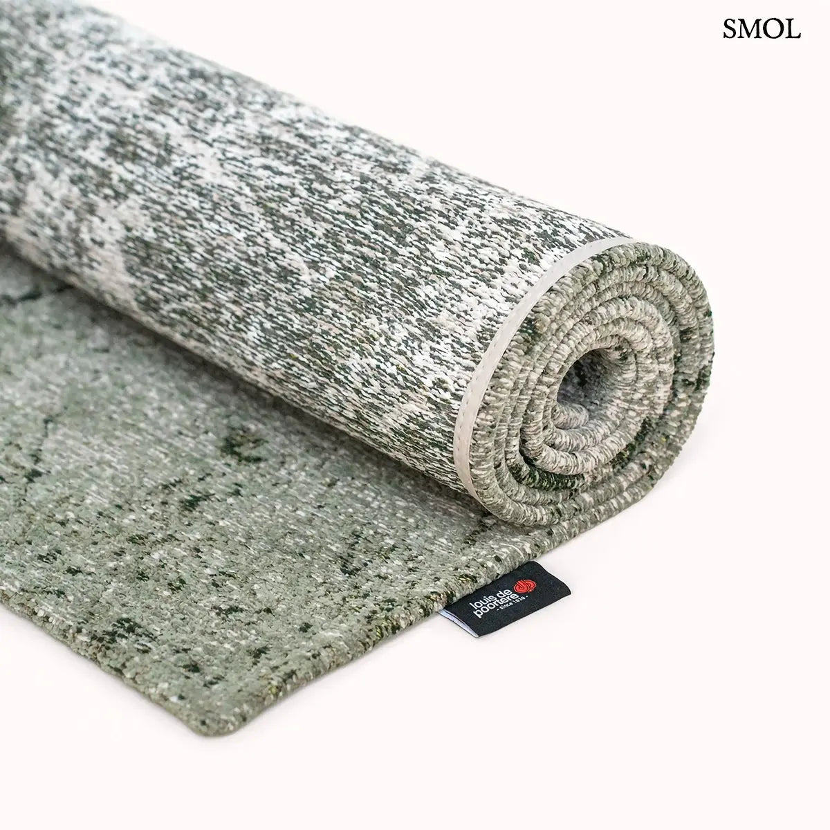 ECO RUG SOL ALPINE zöld-szürke absztrakt szőnyeg koptatott gyárpadló mintával, lapos szövés, 3 mm – kül- és beltéri, feltekerve