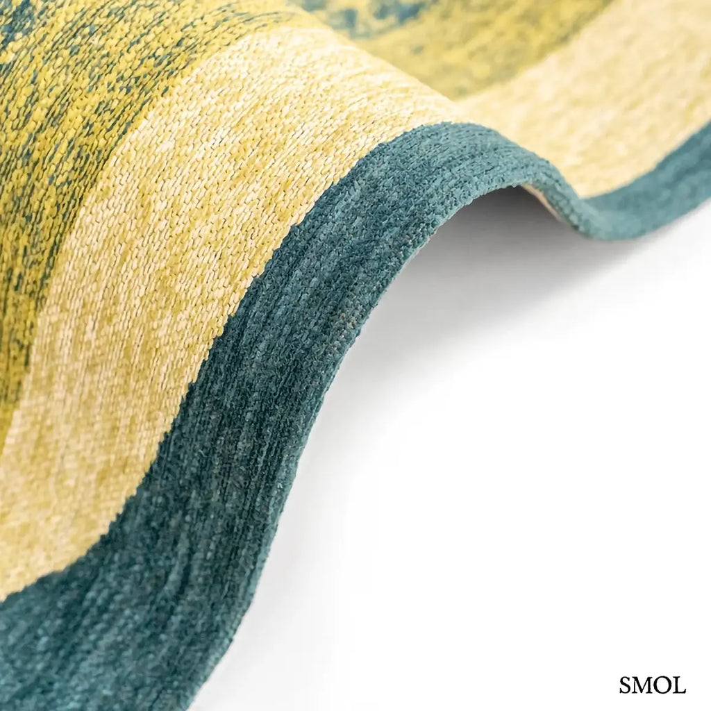 ECO RUG MARBLE LARCH zöld-türkiz absztrakt szőnyeg kavics ihlette lebegő formákkal, lapos szövés, 3 mm – kül- és beltéri, vastagság nagyítva