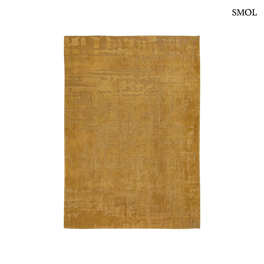 ECO RUG MADAGASCAR GOLD baobab mintás szőnyeg arany-mustár tónusokban, kéregszerű afrikai textúrával, fehér háttérrel