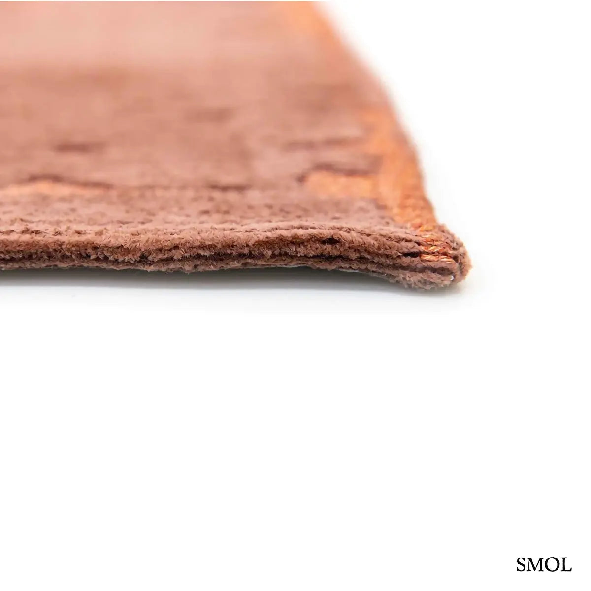 ECO RUG COPPER baobab mintás szőnyeg barna tónusokban, kéregszerű afrikai textúrával, vastagság nagyítva
