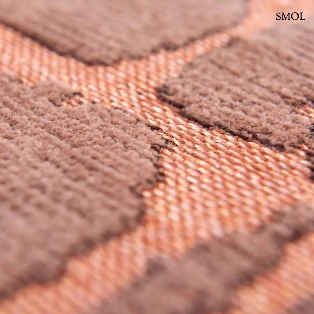 ECO RUG COPPER baobab mintás szőnyeg barna tónusokban, kéregszerű afrikai textúrával, textúra