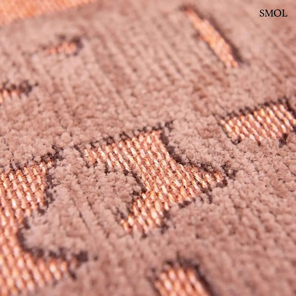 ECO RUG COPPER baobab mintás szőnyeg barna tónusokban, kéregszerű afrikai textúrával, minta nagyítva