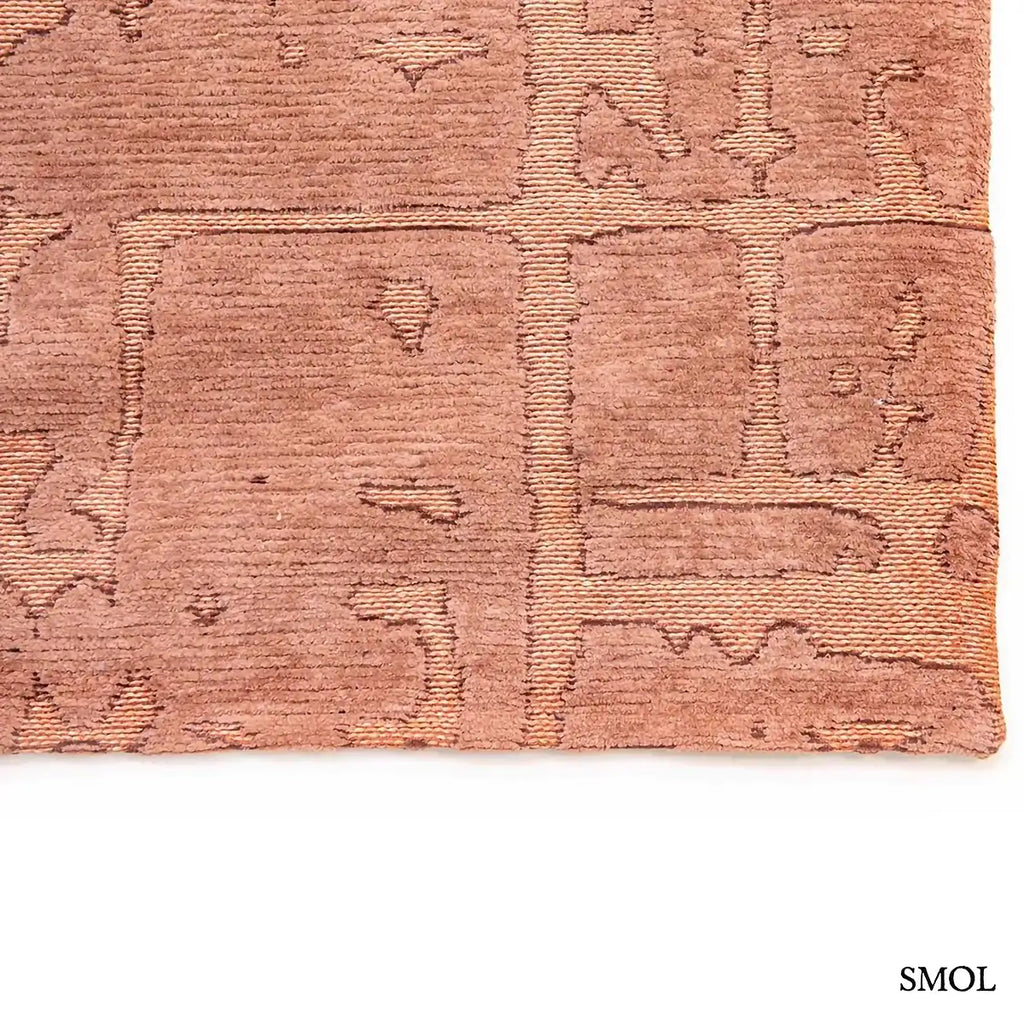 ECO RUG COPPER baobab mintás szőnyeg barna tónusokban, kéregszerű afrikai textúrával, szegély nagyítva