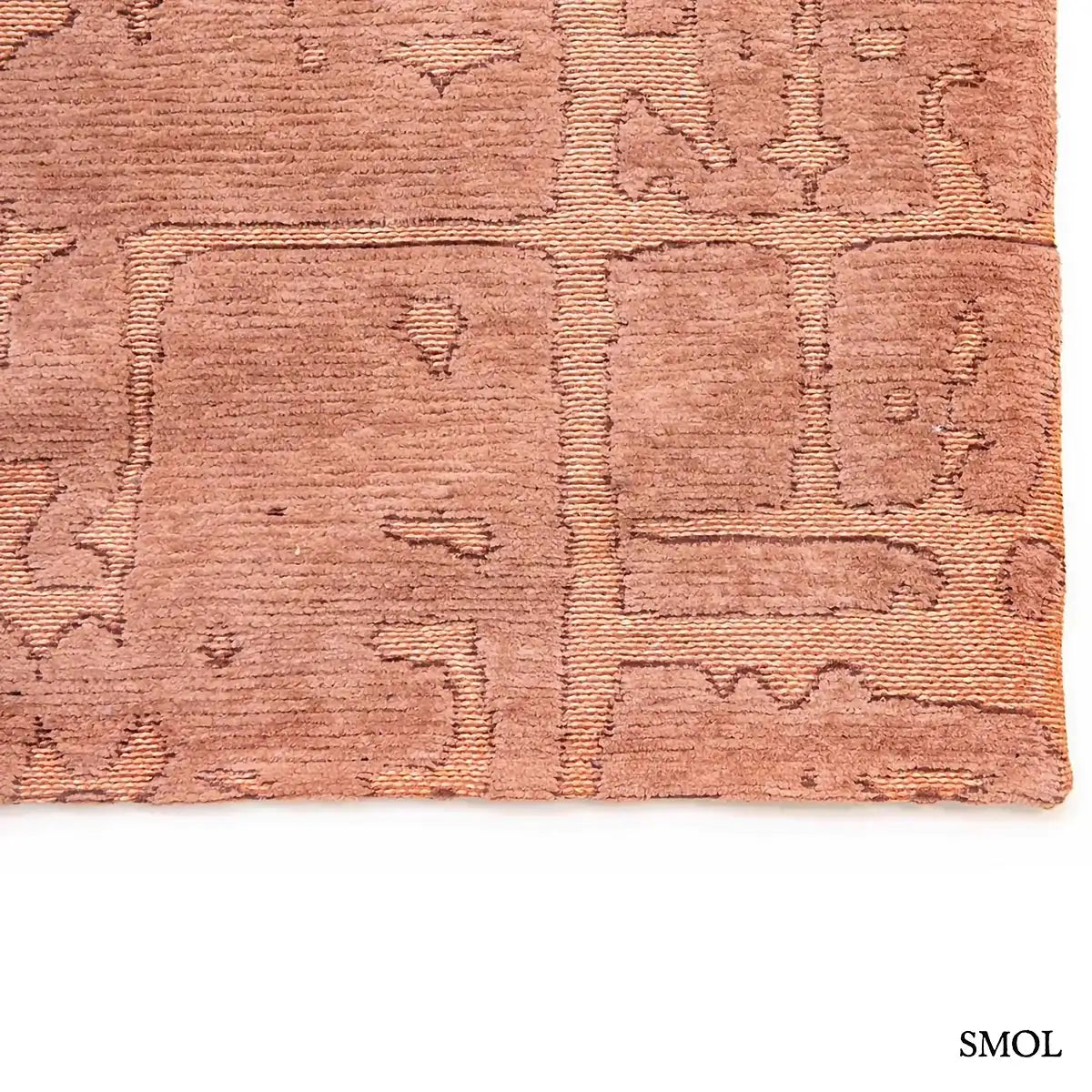 ECO RUG COPPER baobab mintás szőnyeg barna tónusokban, kéregszerű afrikai textúrával, szegély nagyítva