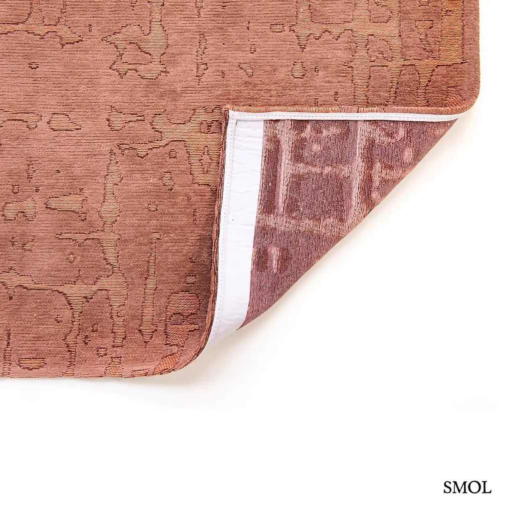 ECO RUG COPPER baobab mintás szőnyeg barna tónusokban, kéregszerű afrikai textúrával, felhajtott sarokkal