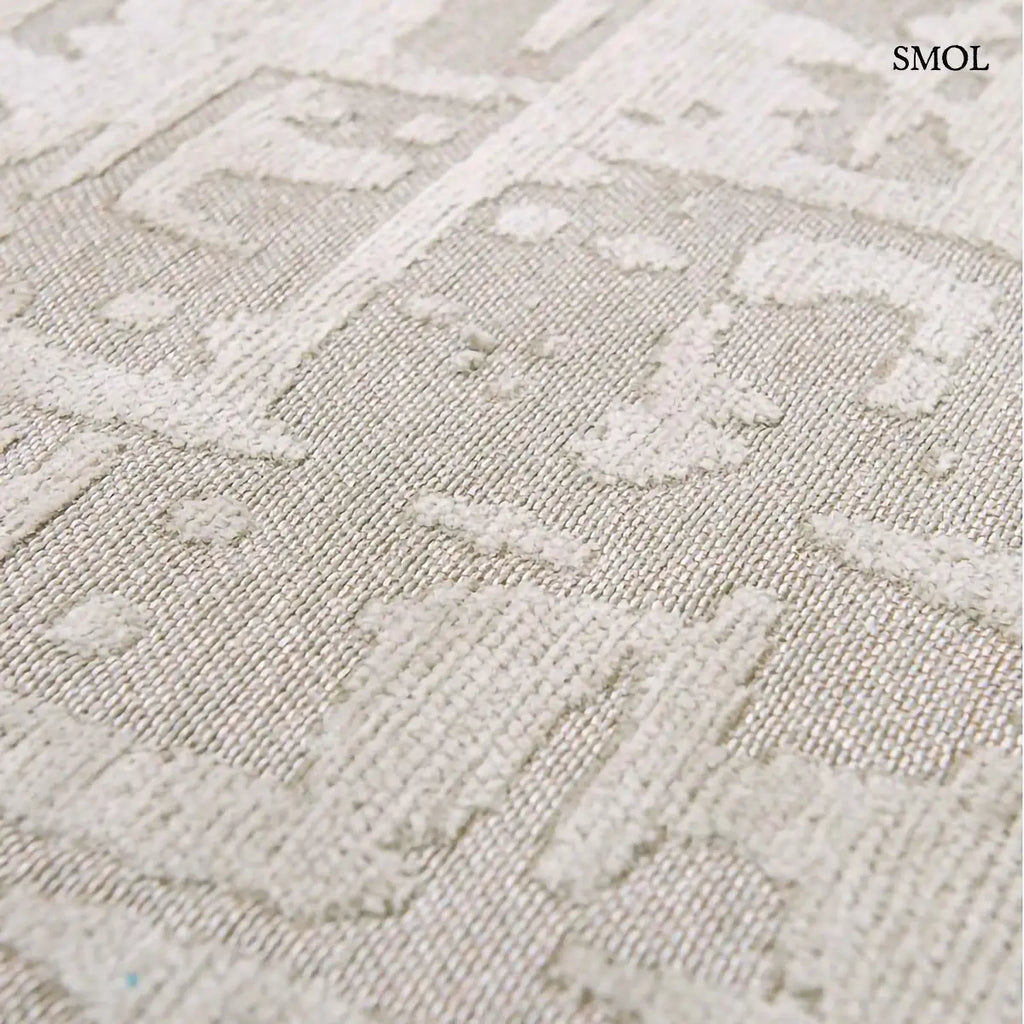 ECO RUG DRY BEIGE baobab mintás szőnyeg bézs-szürke tónusokban, halvány kéregszerű afrikai textúrával, minta nagyítva