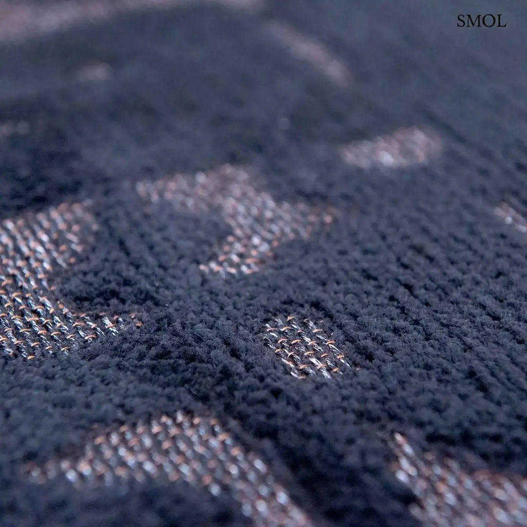 ECO RUG BLACK WATER baobab mintás szőnyeg fekete-antracit tónusokban, kéregszerű afrikai textúrával, textúrával