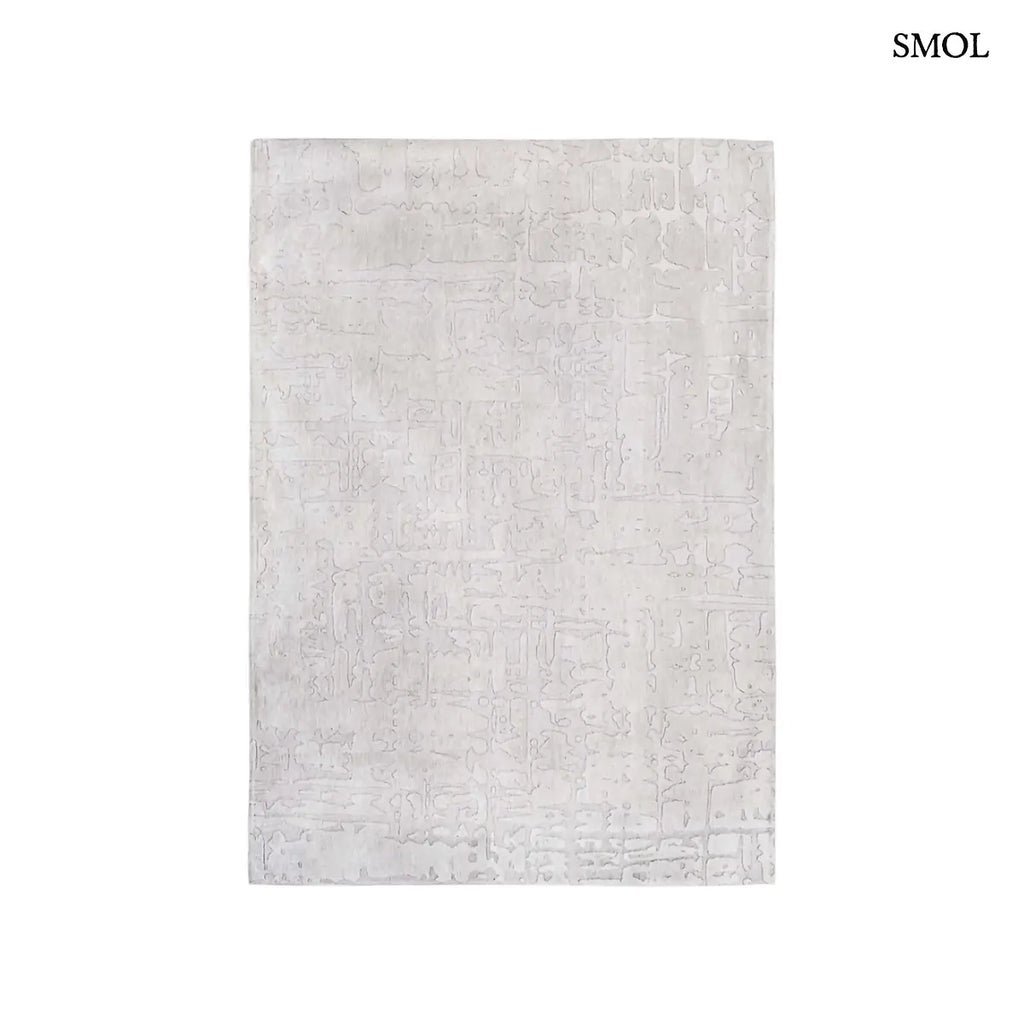 ECO RUG TSINGY OYSTER baobab mintás szőnyeg ezüstszürke tónusokban, halvány kéregszerű afrikai textúrával, fehér háttérrel