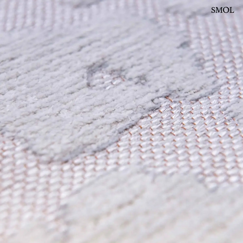 ECO RUG TSINGY OYSTER baobab mintás szőnyeg ezüstszürke tónusokban, halvány kéregszerű afrikai textúrával, textúra nagyítva