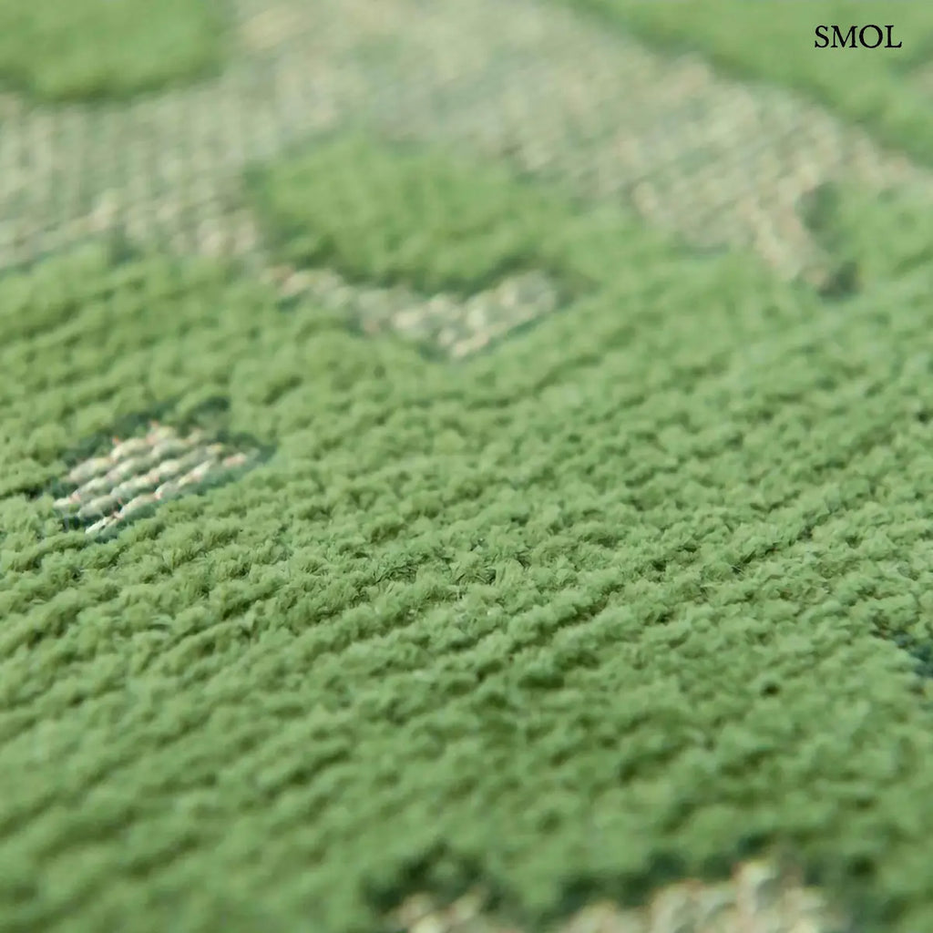 ECO RUG PERRIER'S GREEN szőnyeg, zöld alapon halványabb, repedezett baobab mintázattal, szabálytalan vonalvezetéssel, textúra