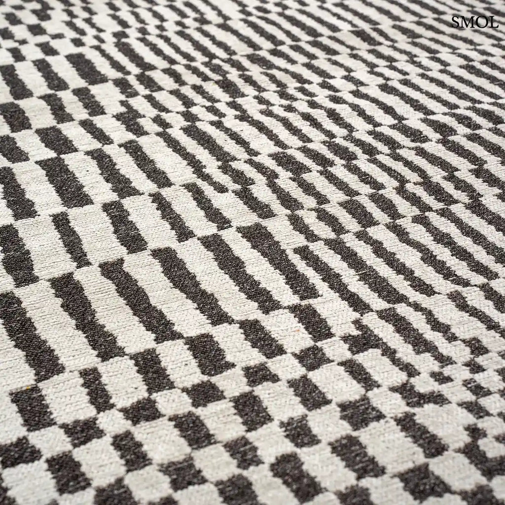 ECO RUG CAIDAL fekete-törtfehér berber mintás szőnyeg, minta nagyítva