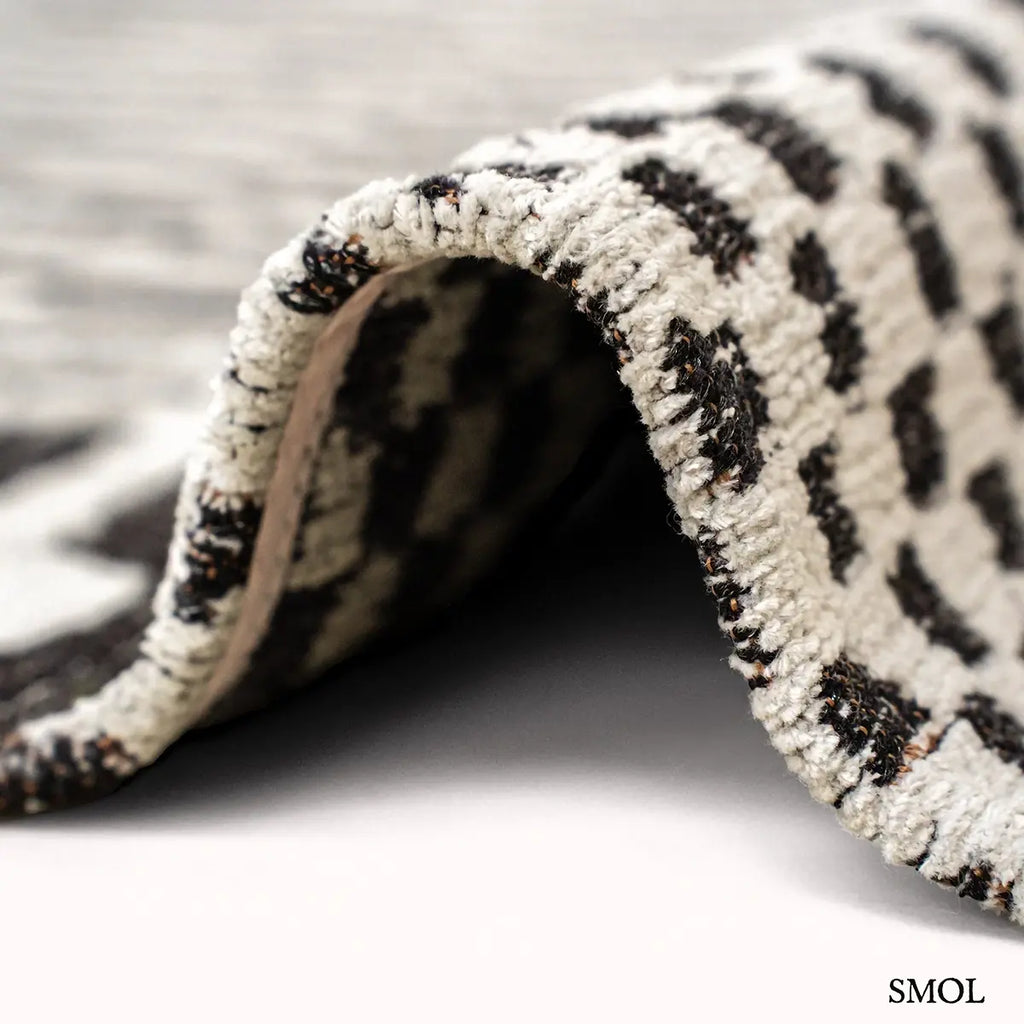 ECO RUG CAIDAL fekete-törtfehér berber mintás szőnyeg, vastagság nagyítva