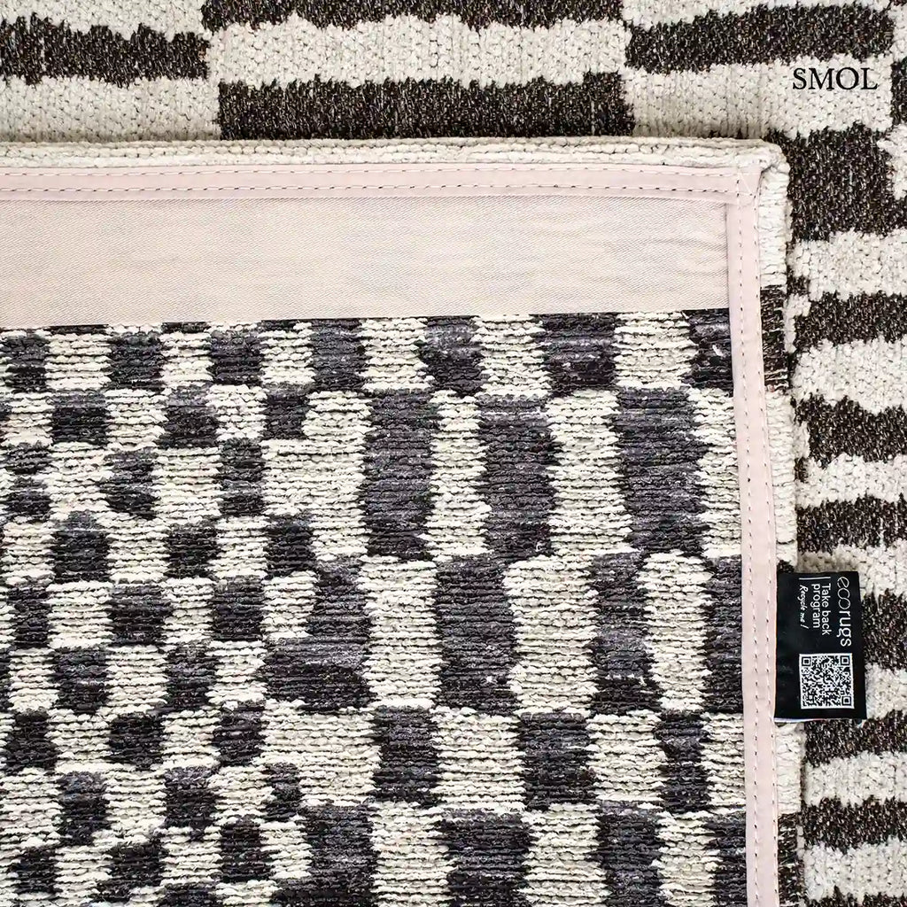ECO RUG CAIDAL fekete-törtfehér berber mintás szőnyeg, felhajtott sarokkal