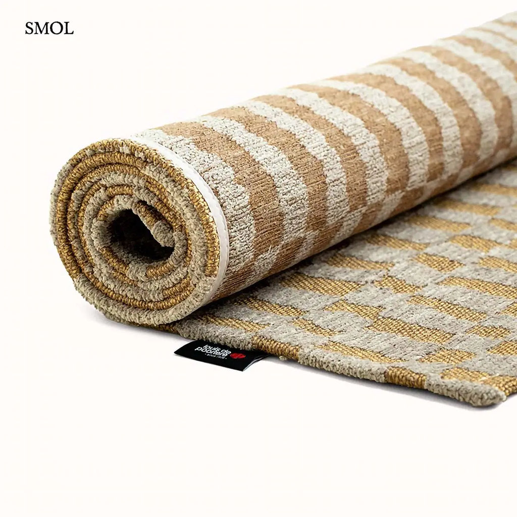 ECO RUG ERG meleg sárga berber mintás szőnyeg, feltekerve