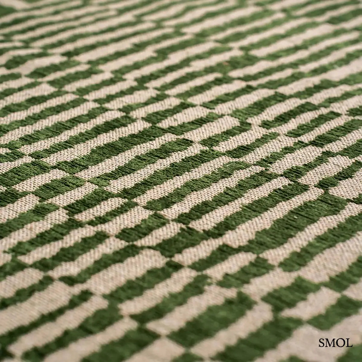 ECO RUG OASIS zöld berber mintás szőnyeg marokkói minimál mintával, lapos szövés, 3 mm – kül- és beltéri, textúra nagyítva