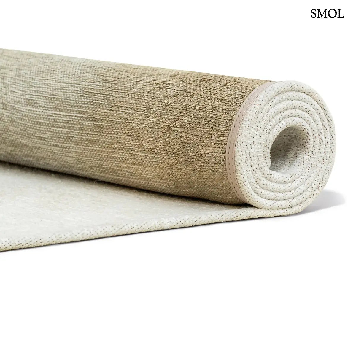 ECO RUG FAWN szőnyeg fehér alapon homokbézs-taupe festékfolt mintával, halvány átmenettel, feltekerve