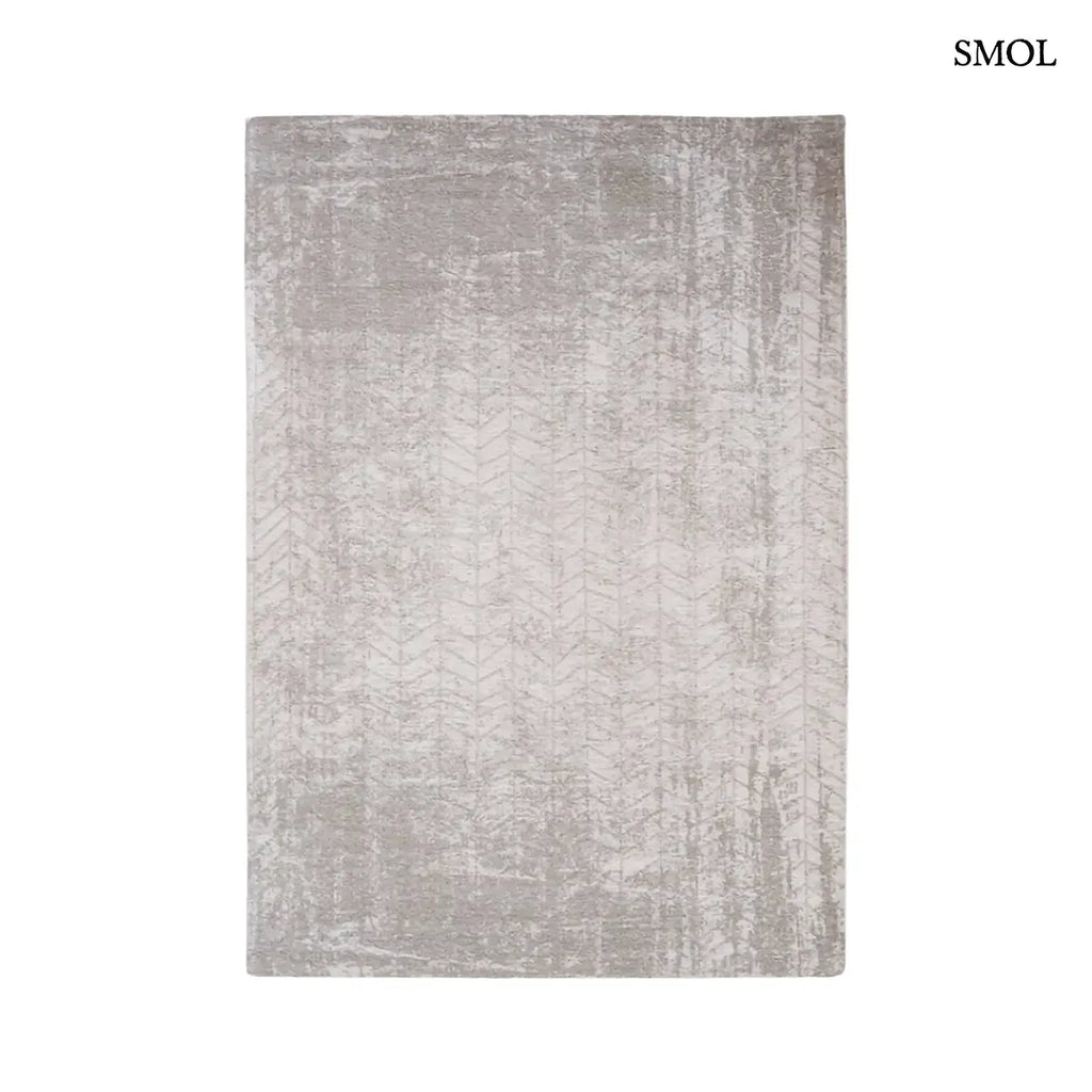 ECO RUG WHITE PLAINS chevron mintás szőnyeg ezüstszürke tónusokban, halvány csillogó felülettel, koptatott hatással, fehér háttérrel