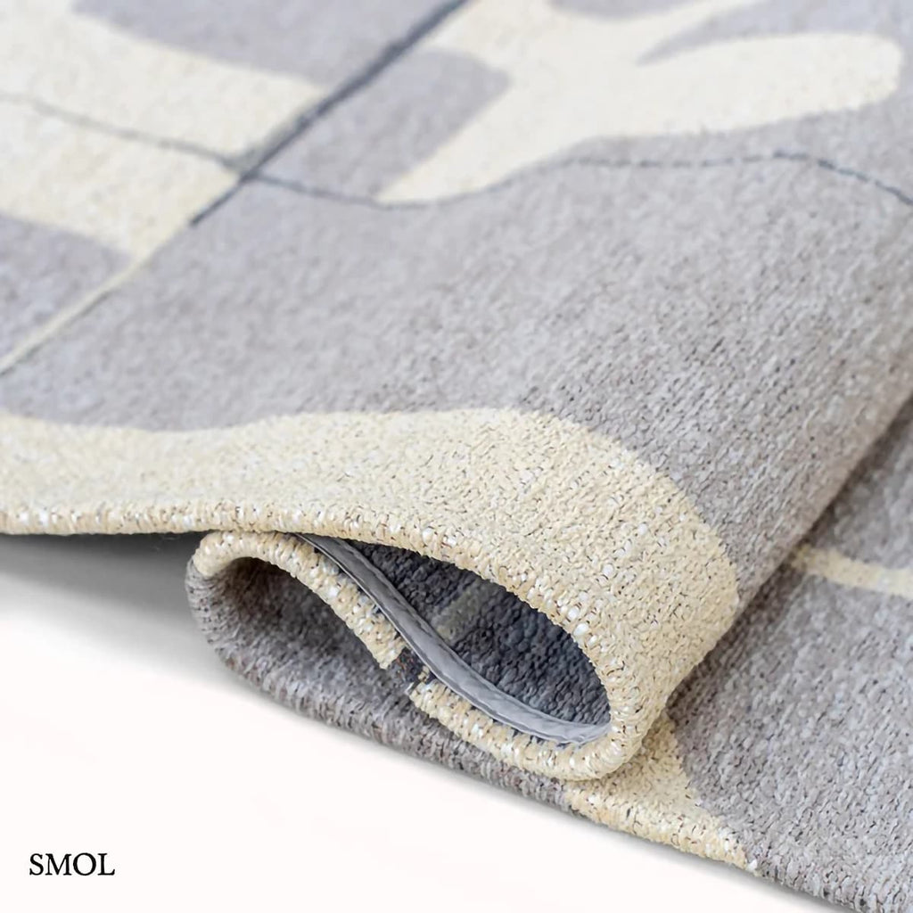 ECO RUG STRING barna-szürke geometrikus mintás szőnyeg, Bauhaus ihletésű, vágott formákból építkező minta, hullámosra hajtogatva